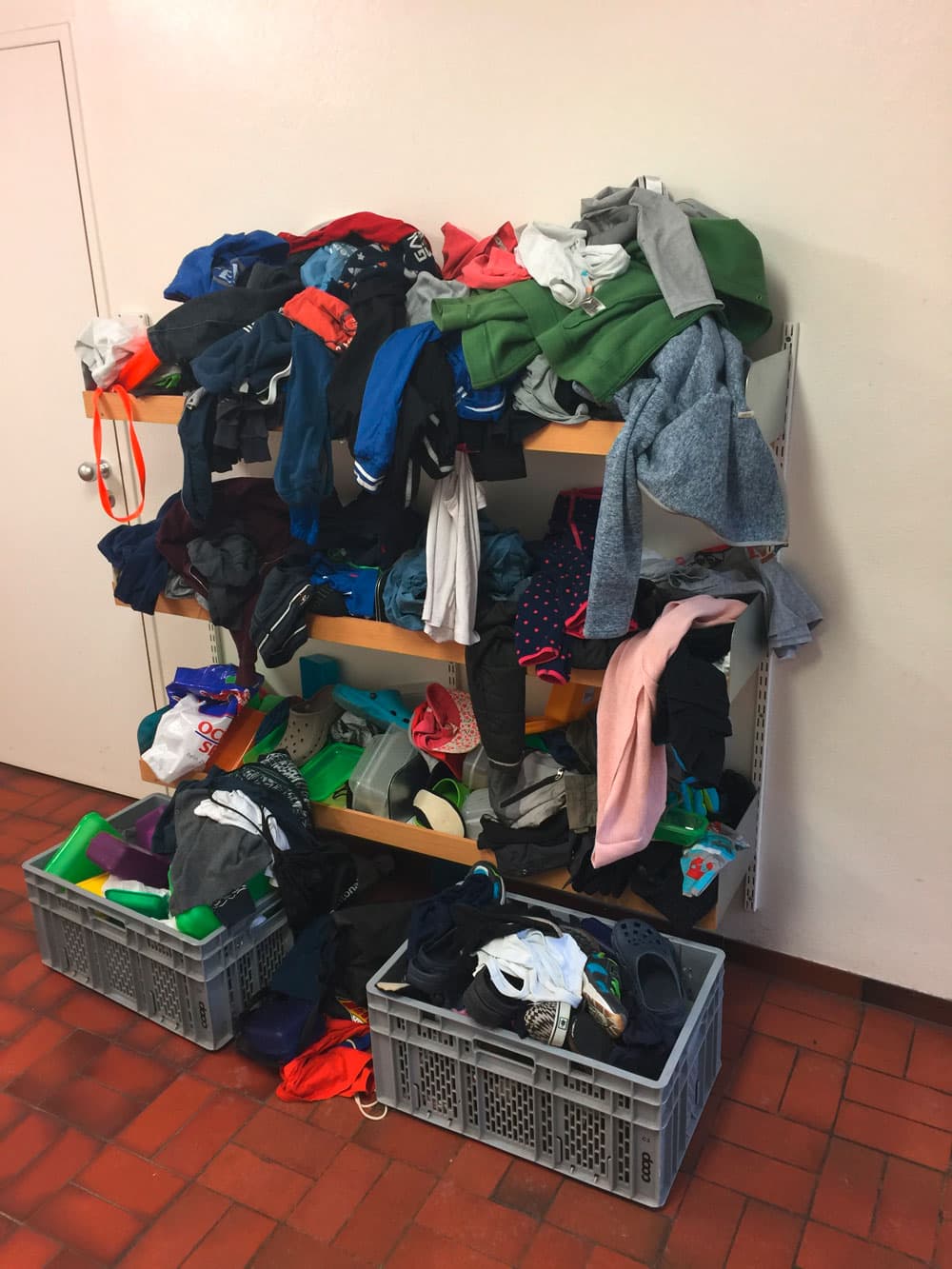 Schulgarderoben: Wenn Fluchtwege zur Falle werden Schulgarderoben: Wenn Fluchtwege zur Falle werden